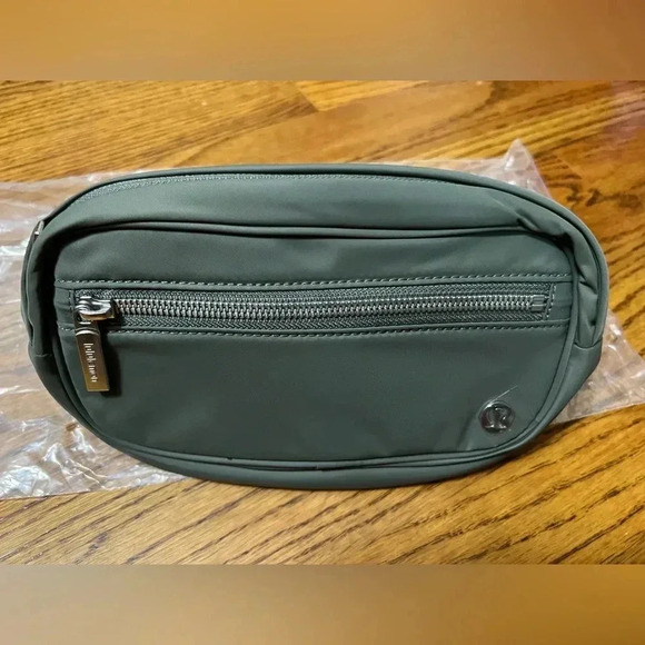 NEW LululemonUnisex Wunderlust Travel Belt Bag 1.8L Gray Sage